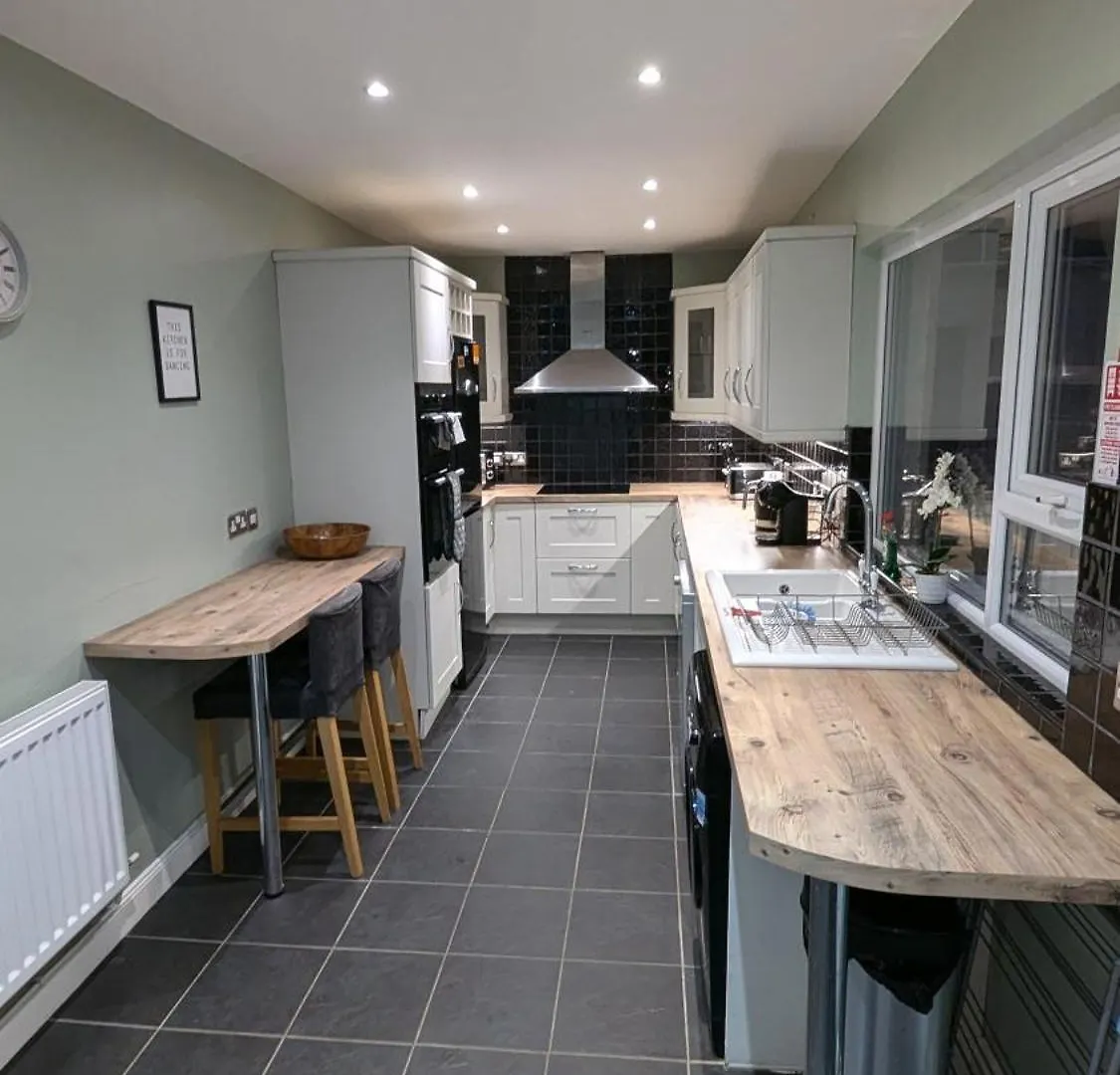 Spacious Victorian Townhouse In Popular Location Belfast Holiday home