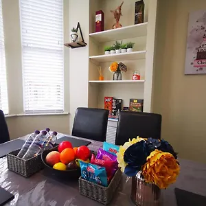4br Modern Botanic House Holiday home